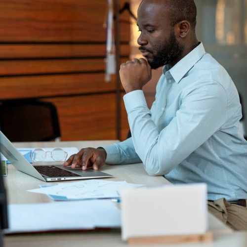 industrial-designer-working-3d-model_23-2149370097